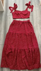 MAXI FALDA ESTAMPADO TULIPÁN ROJO CON SUJETADOR CORTO A JUEGO..TALLA APROX 12-14..NUEVA - Imagen 1 de 3