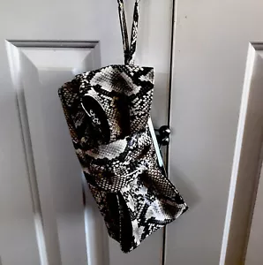 JESSICA SIMPSON - NWOT! EVENING BAG Bella Bow Faux Snake M Wristlet Roomy Pretty - Picture 1 of 6