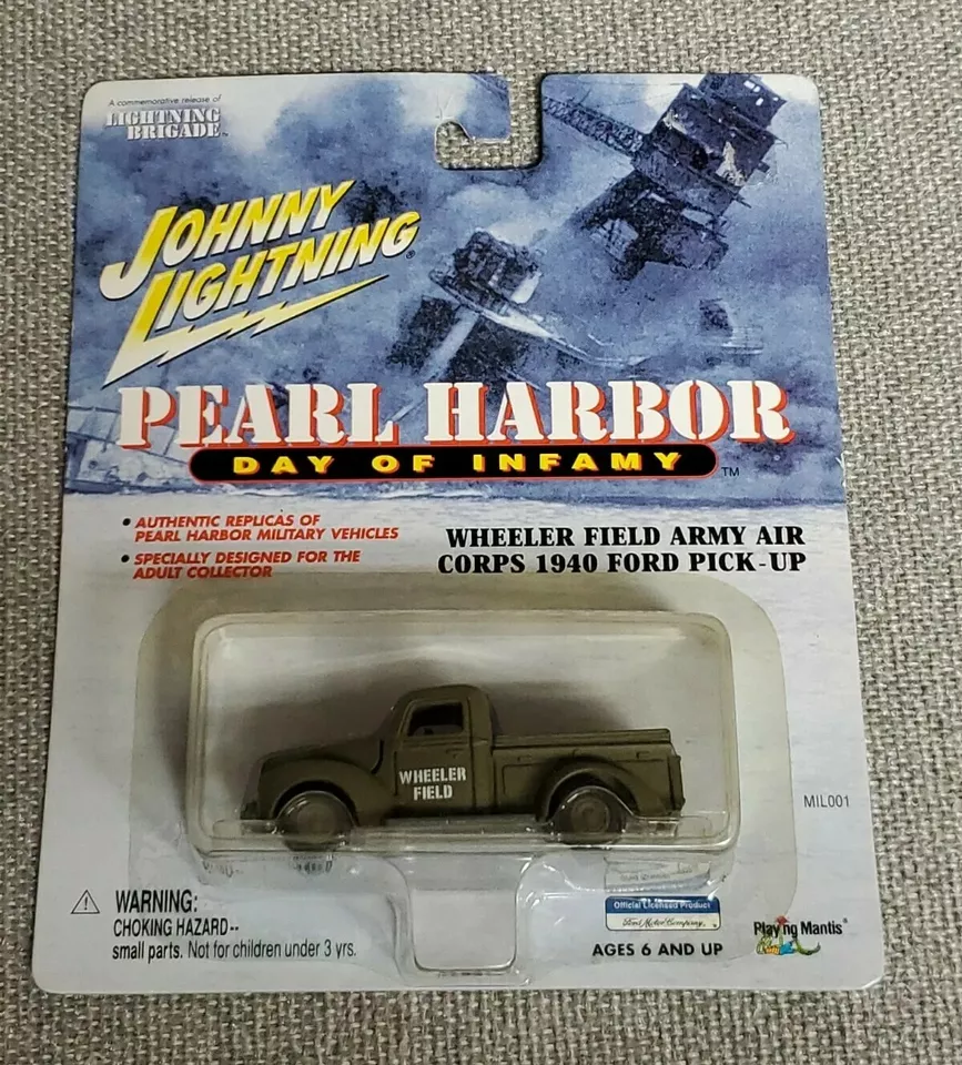 Wc54 US Navy Ambulance 2001 Johnny Lightning Pearl Harbor Day of Infamy 1 64