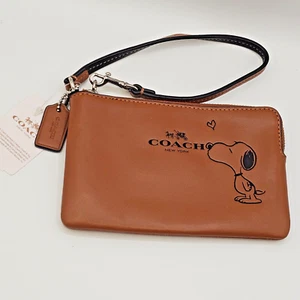 COACH X PEANUTS Snoopy Kiss Zip Wristlet BROWN Leather Wallet New W\ Tags - Rare - Picture 1 of 9