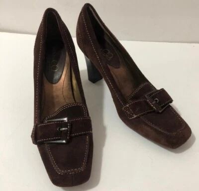Vintage Gamuza Nine & Co por Nine West talla 8. Acento de hebilla, Tacones Clásicos Marrón. Foto 1 de 4