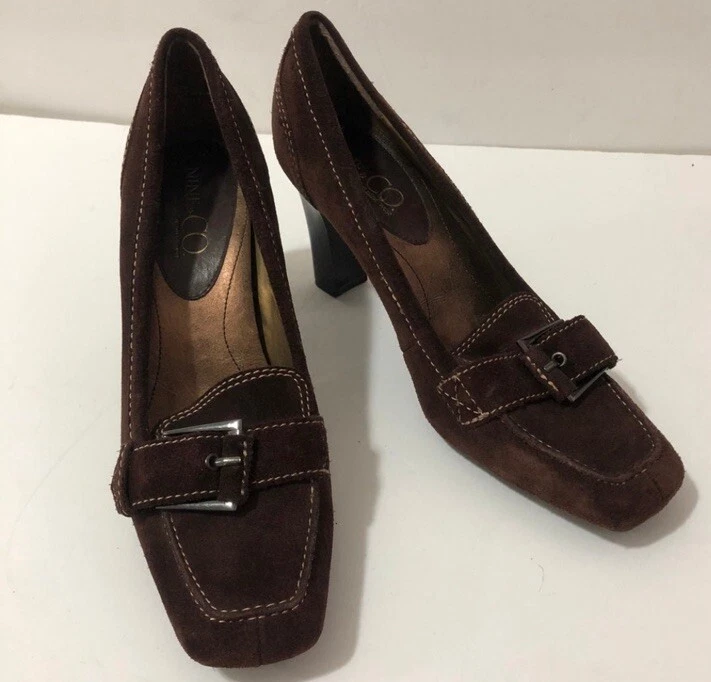 Vintage Gamuza Nine & Co por Nine West talla 8. Acento de hebilla, Tacones Clásicos Marrón. Foto 1 de 4