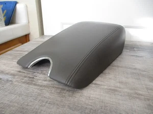 Infiniti G37 G25 2010-2013 sedán consola tapa reposabrazos OEM cuero gris grafito - Imagen 1 de 16