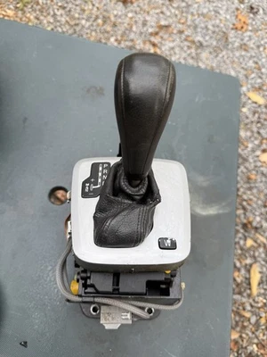 03-14 Volvo XC90 2.5 3.2 Automatic Floor Shifter 30759194 - Image 1 of 4