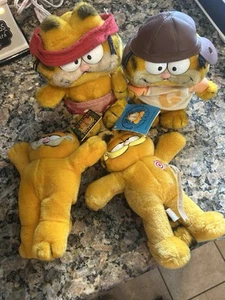 Vintage Garfield Plush Lot Of 4 Dakin Spencer Gift Fun Farm Football  80s 2 NWT - Picture 1 of 20