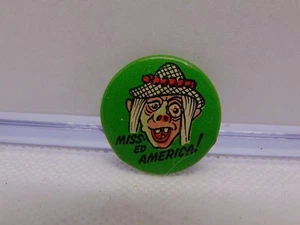 Vintage 1960s GreenDuck MISS ED AMERICA Monster Horror Pinback Pin Button Badge - Bild 1 von 6