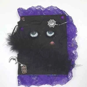 Cuaderno Diario Artesanal Encaje Negro y Púrpura con Ojos, Decoración, Dijes - Imagen 1 de 5