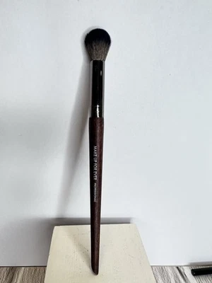 Make Up For Ever Professional Highlighter Brush  140 ~ NWOB ~ Wavy !READ! - Image 1 of 4