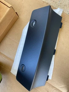 Tesla Model Y Juniper Tow Hitch Cover OEM Rear Bumper 2024-2025 1932605-00-C - Foto 1 di 4