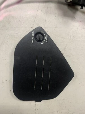 Cubierta de puerta de panel de bloque de fusibles interior Chevrolet Corvette C4 1994-1996 10280077 Foto 1 de 2