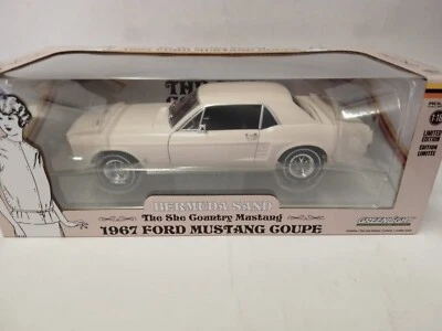 Greenlight Ford Mustang Coupé BERMUDA SAND 1967 1/18 13642 - Immagine 1 di 3