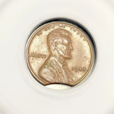 Mint Error Copper Lincoln Wheat 1944p Clipped Planchet 1C CENT ERROR COIN 1944 - Image 1 of 4