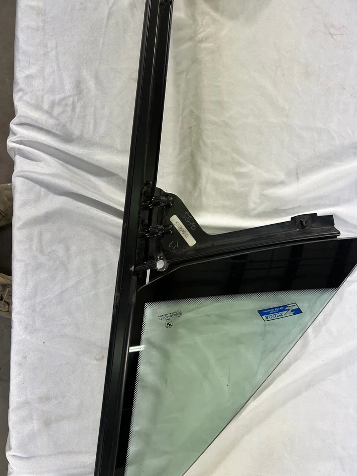 Cuarto trasero izquierdo ventana cristal bmw z3 1999-2002 51368399181 Foto 1 de 1