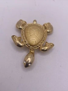 Spilla tartaruga vintage spilla finta gemma occhi tartaruga tono oro oceano nautica - Foto 1 di 7