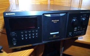 Sony CDP-CX300 Mega Speicher 300 CD Disc Wechsler Player--braucht Riemen--schaltet ein! - Bild 1 von 7
