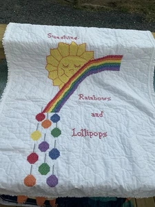 Edredón de bebé vintage cosido arco iris y lolipops 29"x42" A21 - Imagen 1 de 5