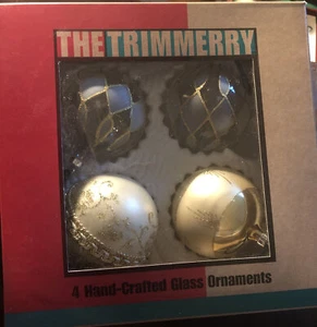 The Trimmery 4 adornos de vidrio artesanales bolas de Navidad vintage doradas brillantes - Imagen 1 de 4