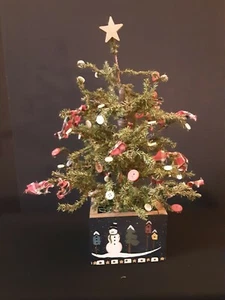 Knöpfe und Schleifen kleiner Land Weihnachtsbaum mit Holz Schneemann Sockel Tischplatte - Bild 1 von 9