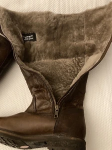 FRYE MARA geknöpfte abgenutzte Leder Lammfell Fell Stiefel Größe 6,5 BRAUN - Bild 1 von 19