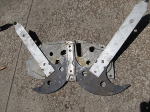NOS 1973-1991 Chevrolet GMC Suburban Blazer Tailgate Window Regulator - Picture 1 of 5