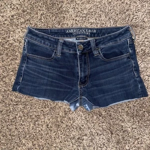 Pantaloncini jeans American Eagle invecchiati taglia 6 - Foto 1 di 8