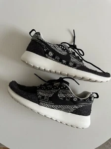 Nike Wmns Roshe One Winter EUR_38.US_7 Grey Grau Rare Damen Sneaker Filz - Bild 1 von 5