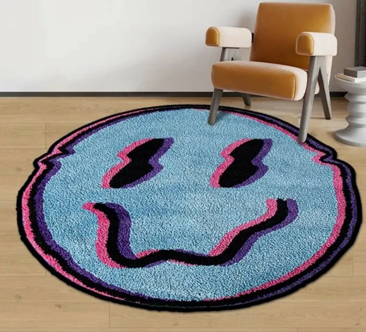 Alfombra alta Trippy cara sonriente hecha a mano acolchada | cara sonriente púrpura | esa mate de los años 70 Foto 1 de 1