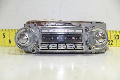 Radio AM GM USADA OEM 7935003 "funciona muy bien" Olds Cutlass 1970-72 / 442 (695R) Foto 1 de 4