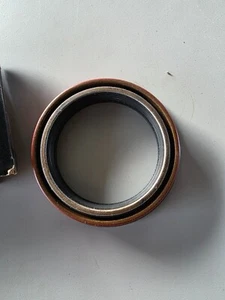 A 1205R2592 DRIVE AXLE - OIL SEAL ASSEMBLY - Picture 1 of 2