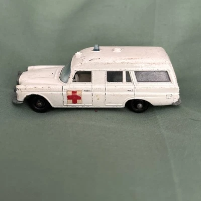 Ambulancia Mercedes Benz Binz Matchbox Nº 3 de Lesney usada de colección Foto 1 de 4