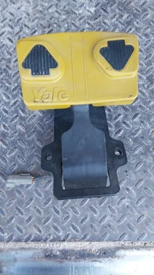 Педаль вперед/назад Yale 402749/401444B б/у - Изображение 1 из 4