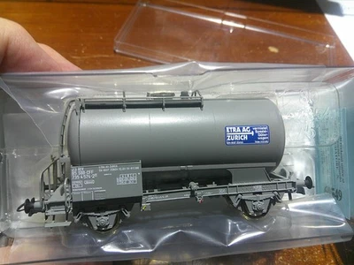 ROCO HO SCALE # 67445 TANK CAR-ETRA AG ZURICK - Image 1 of 4