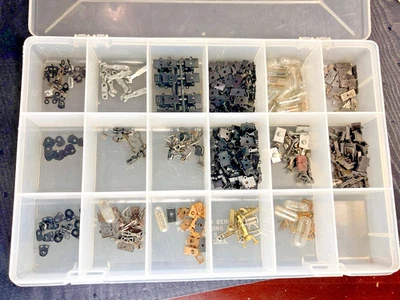 GRAN LOTE DE VARIOS ACOPLADORES BOLSILLOS Y PIEZAS KADEE Y OTROS ESTUCHE INCLUIDO - HO Foto 1 de 4