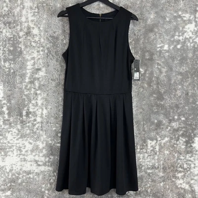 NUEVO Vestido Mossimo Talla M Negro Plisado Ajuste y Acampanado Sin Mangas Hasta la Rodilla Nuevo con Etiquetas Foto 1 de 4