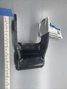 Grillete de suspensión trasera Ford OEM 17-18 F-250 Super Duty HC3Z5776A - Imagen 1 de 8