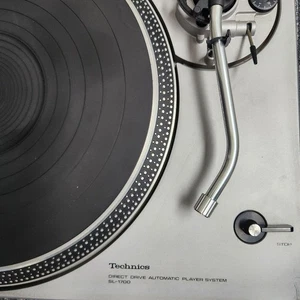 Technics SL1700 by Panasonic Working Turntable - Picture 1 of 5
