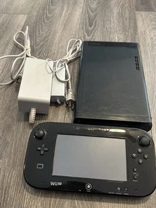 Nintendo Wii U Launch Edition 32GB Handheld-Videospielkonsole - Schwarz - Bild 1 von 8