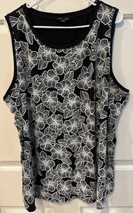 Tommy Hilfiger Schwarzes Tanktop mit bestickten weißen Blumen - 3X-Gebraucht - Bild 1 von 4