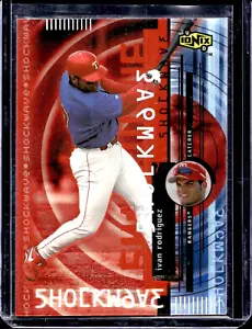 Inserto Ivan Rodriguez 2000 Upper Deck Ionix Shockwave #8 Texas Rangers - Foto 1 di 2