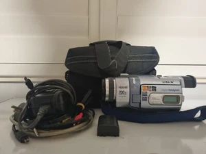 Sony DCR-TRV340E Digital 8 Hi8 Video 8 Handycam Camcorder - Picture 1 of 15