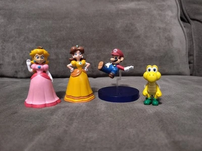 Lote de figuras Nintendo 2007 Princess Peach, Daisy, Mario & Koopa Troopa Foto 1 de 4