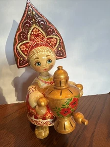 Russian Matryoshka Hand-Made Linden Wood Doll Medium Lilymuish Lady - Picture 1 of 13