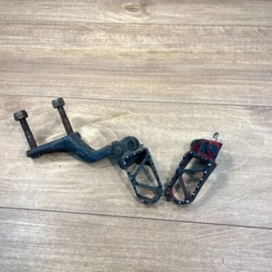 1995 KTM 620RXC 620 RXC / OEM ORIGINAL FOOT PEGS WITH BRACKET - Picture 1 of 8