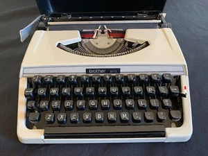 BROTHER 215 Portable Vintage Typewriter with case (LS) - Picture 1 of 17