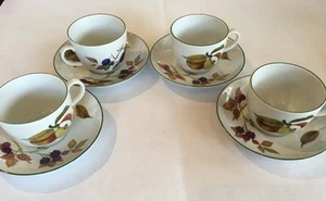Royal Worcester Evesham 4 Cup & Saucer Sets Green trim (B) - Picture 1 of 9