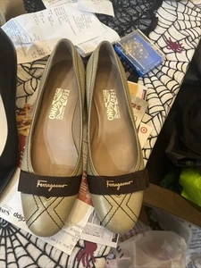 Salvatore Ferragamo Women's Round Toe Ballet Flat Shoes - Picture 1 of 6