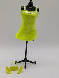 Mini Vestido Sweetheart Barbie 1997 #18610 Pana Verde Neón con Tacones y Cartera - Imagen 1 de 14