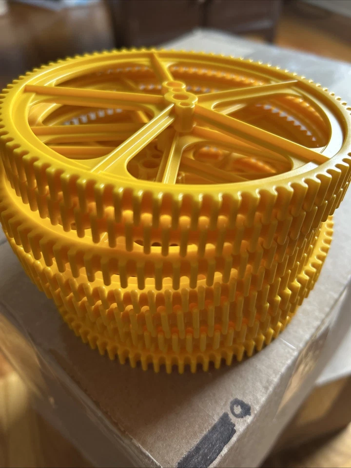 K”nex Large Gear - Yellow 5” Replacement Part - Image 1 of 1