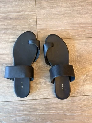 *NEW* The Row Infradito Flat Leather Toe-Strap Slide Sandals - Image 1 of 4