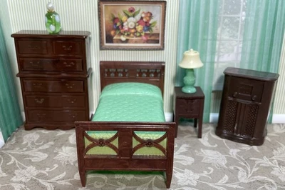 JUEGO DE DORMITORIO Renwal con extensión verde muebles vintage para casa de muñecas de plástico 1:16 Foto 1 de 4